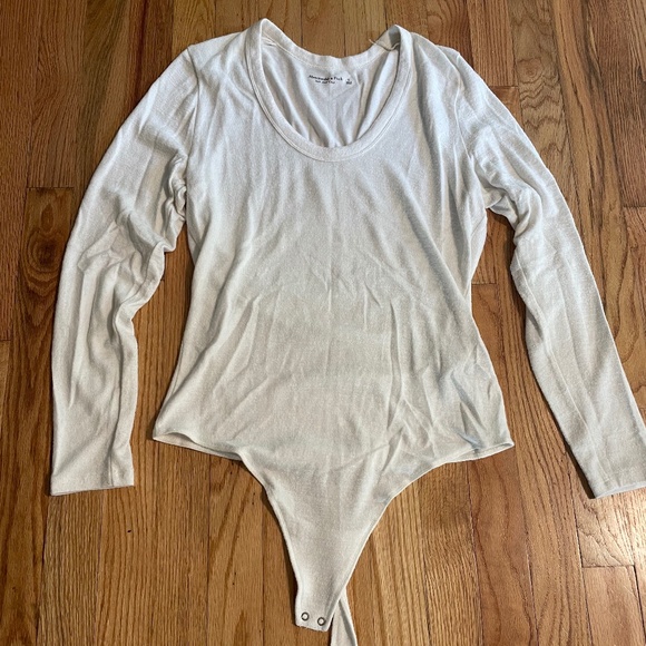 Abercrombie Soft and Cozy Long-Sleeve Bodysuit - Picture 1 of 4